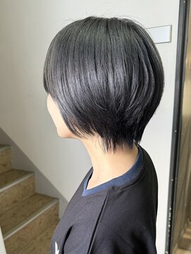 リルア 博多(LIRUA) イルミナカラーマリーンショートヘア