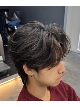 バース バイ ハピネス(BIRTH by happiness) 韓国へアカルマパーマワックスなしセンターパート黒髪ウルフ