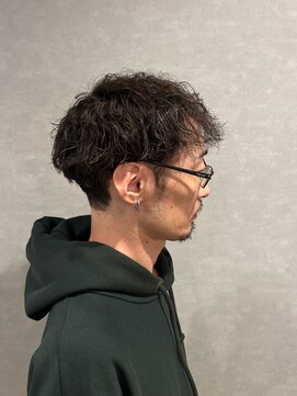 アンドワークス カシワ(&WORKS kashiwa) 無造作感が魅力の「ツイストスパイラルパーマ」