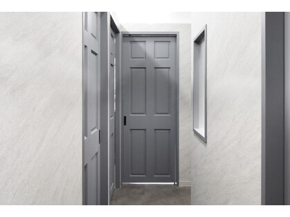 フレームプラス なんば駅前店(FRAME+)の写真