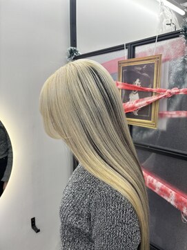 抜きっぱなしブロンド × アウターカラー