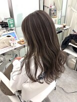 ブラウン(Brown)&nbsp;ハイライトカラーで周りと差をつける/白髪ぼかし