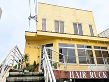 ヘアーリュック(HAIR RUCK)の雰囲気（外観です！黄色い壁で目を引きます）