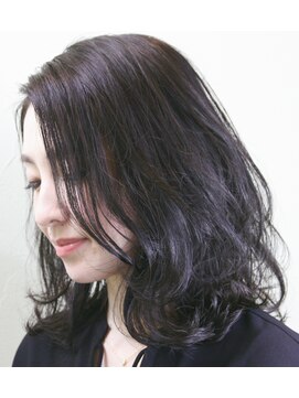 ルスキニア(Luscinia) 落ち着きと透明感のあるセミディ