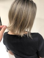 トルネード(TORNADO)&nbsp;外国人風ボブ ハイライトバレイヤージュ グレージュエアタッチ