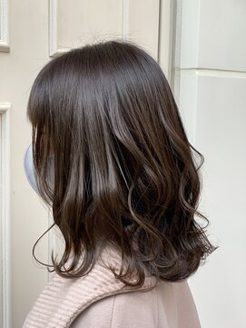 ピンズ(Pins) 艶感ベージュカラー