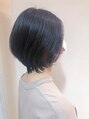 リノ 追浜(Lino)&nbsp;丸みのあるショートボブスタイル/白髪ぼかし。