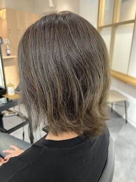 シーク(Seek) グレーベージュショート