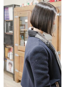 サロンワーク×前下がりショートボブ