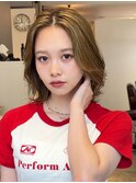 ふんわりミディアムシアベージュ前髪なしレイヤーボブ