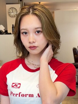 イル 大阪淀屋橋(i'll) ふんわりミディアムシアベージュ前髪なしレイヤーボブ