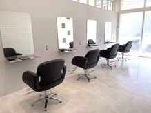 リコヘアー(LiCO HAIR)の雰囲気（明るい店内でリラックスして施術を受けられます[那覇/小禄駅]）