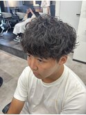 今人気のシャドウパーマで無造作な色気を演出！