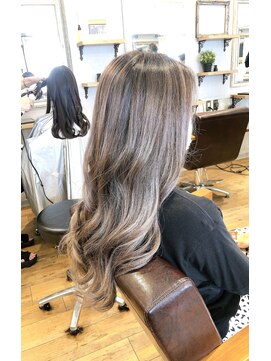 ワット 新宿店 バレイヤージュ(担当Sato)