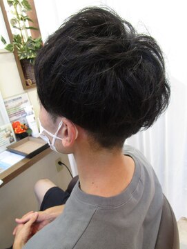 コアフィールフィス(COIFFURE fils) 【見附 今町】メンズカット 黒髪 刈り上げ マッシュ 束感