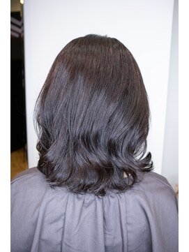 オラ ボーテ(Aura Beaute) ミディアムスタイル　ブルージュカラー　20代30代40代50代