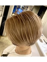 パールベージュ×ハンサムショート