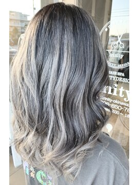 トリニティ(trinity) 定番人気アッシュグレーバレイヤージュ【豊見城・糸満・南風原】