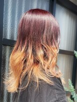 モスト ブリヤン(MOST BURYAN)&nbsp;インパクトのあるグラデーションカラー×20代ラフなセミロング