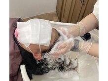 【シャンプー】普段のシャンプーでは落としきれない汚れを、専用のシャンプーで、頭皮の汚れをクレンジング