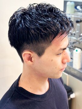 インタークロス 20代30代40代メンズツーブロック刈り上げツイストパーマフェード