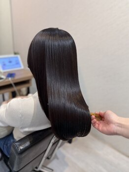 ツヤ感＆透明感がたまらない。あなたにピタッと馴染む上品な色味が短時間施術で叶います。