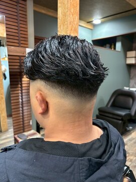 スタンドバーバー 柏(STAND BARBER) MEN’S HAIR/波巻ツイストスパイラル/フェザーパーマ/柏