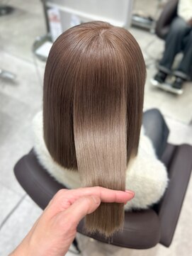 シュク 高円寺(SYUK) ケアブリーチ+ケアカラーで作るミルクティーベージュ【植木】