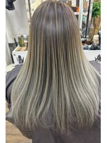 フッタ(Futta)&nbsp;アンブレラカラー×ロングヘアスタイル【西武新宿駅】【駅近】