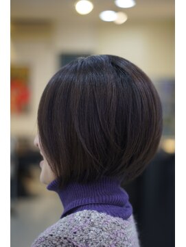 マホロ(MAHRO) 丸みのあるショートボブ