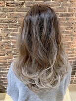 ロク(6)&nbsp;外国人風 ホワイトグラデーション