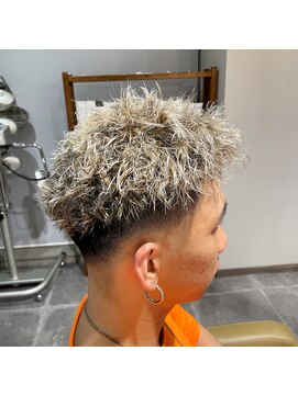 デュード(Dude) アップバングツーブロックツイストスパイラルパーマ