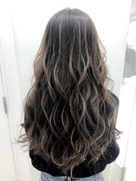 エヌプラス(N+) 黒髪グラデヘアーオリーブグレー小顔に見せるヘアココアベージュ