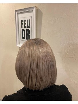 ウーヴリール 総社店(ouvrir) ミニボブ×ホワイトシルバー