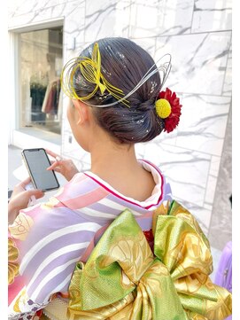 マノハル(MANOHARU) 成人式襟足５センチからタイトシニヨン　水引金箔　袴着付可