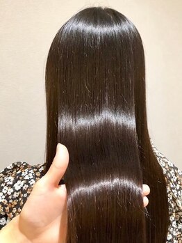 カグヤ(Kaguya)の写真/思わず触れたくなる、潤いとツヤ感あふれるナチュラルストレートに仕上げます♪髪のうねりやクセを解消◎