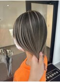 大人かわいいバレイヤージュブリーチハイライトアッシュ