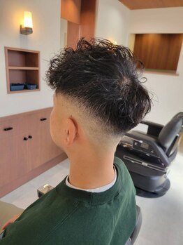 ジック(Jiiic)の写真/【平日20：30迄受付】ビジネススタイルにもぴったりなフェードカットが自慢♪オフでも決まりやすい◎