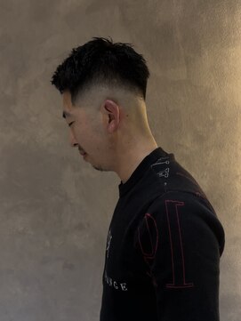 ゼウス(Zeus.) 海外ヘアーハッシュカットレイヤーカット