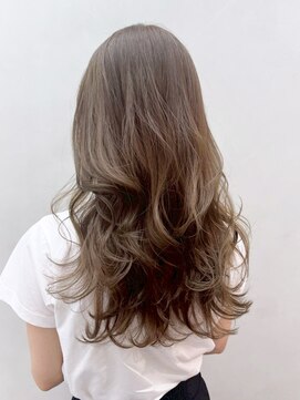 アイティーバイアルバム 藤沢店(IT by ALBUM) おくれ毛ミルクティー顔周りレイヤー韓国ヘアロング_ba558872