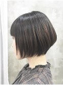 手入れしやすく・まとまりの良い前下がりボブ