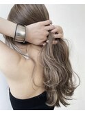 ロングヘアの上手い美容室！　ハイライトで作るミルキーベージュ
