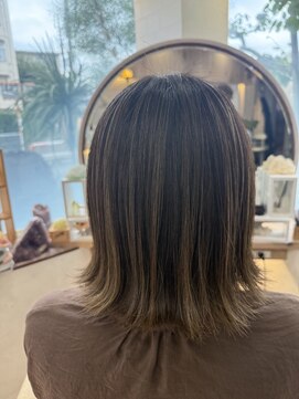 美容室ゆみ バレイヤージュ風ハイライトで線がよりくっきり出るハイライト