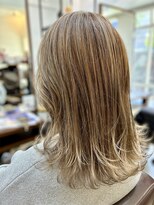 ラブリッシュ(LOVERICHE)&nbsp;白髪ぼかし くすみベージュ レイヤーカット 【浜崎】