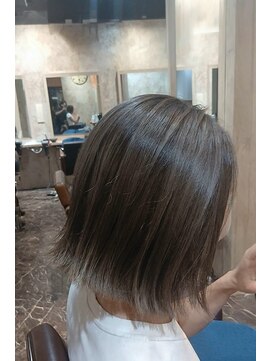 アンフィ 新杉田(Anphi) ハイライト×切りっぱなしボブ