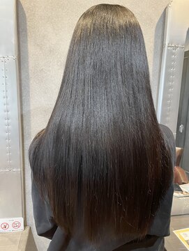 ヘアサロンM 新宿 梅雨を乗り切るサラツヤストレート☆