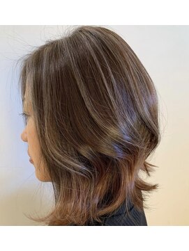 アンダートゥリールーツ(UNDER TREE ROOTS) ミディアム×ハイライト×グラデーションカラー