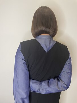 ゼンドットカラスマ(Zen.karasuma) ミニボブ×ラテベージュ