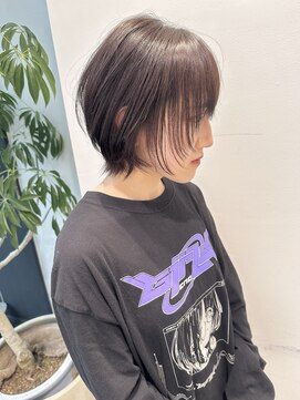 ステアケース 武蔵小杉店(stair:case) 大人かわいい黒髪外ハネショートウルフ耳かけ姫カット