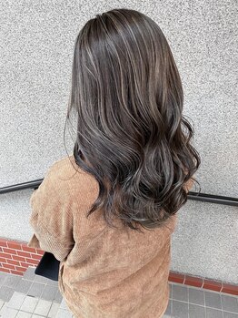 ヘアメイクガーデン(HairMake GARDEN)の写真/一味違うカラーにオシャレ女子は胸キュン♪しかもスピーディー＆キレイな仕上がりで、忙しい女性に人気☆